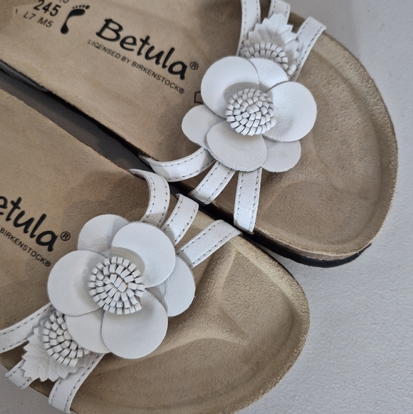Betula by Birkenstock Quito White Floral Sandals - Size 7 - 7.5 - Picture 9 of 15
